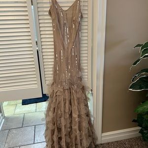 A favorite 1920’s classy creme dress. Size 4
